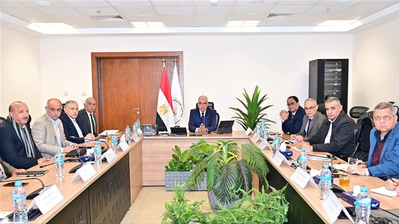 اجتماع وزير الري