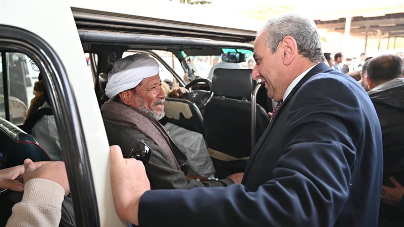 محافظ الغربية بمواقف