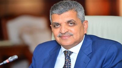 الفريق أسامة ربيع: الملاحة بالقناة منتظمة ولم تتأثر بجنوح سفينة بورسعيد