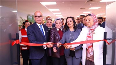 وزيرة التضامن ورئيس جامعة عين شمس يفتتحان المركز التطوعي ومرصدًا بالجامعة