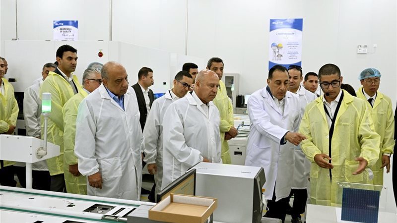 رئيس الوزراء يفتتح