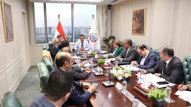 اجتماع وزير الصحة