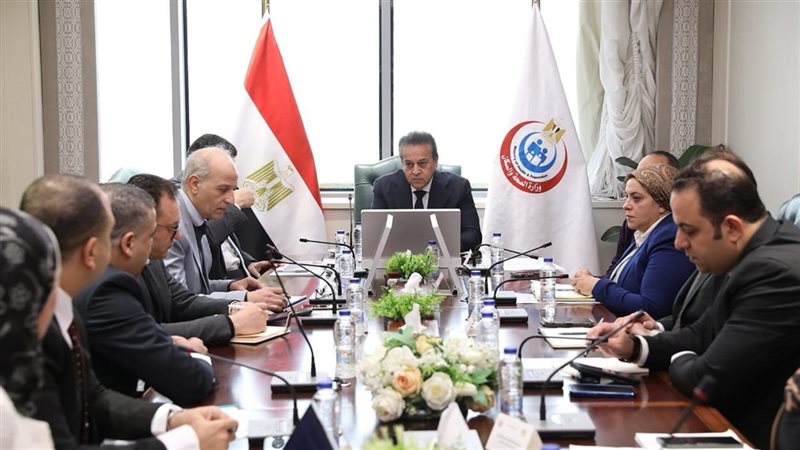 اجتماع وزير الصحة