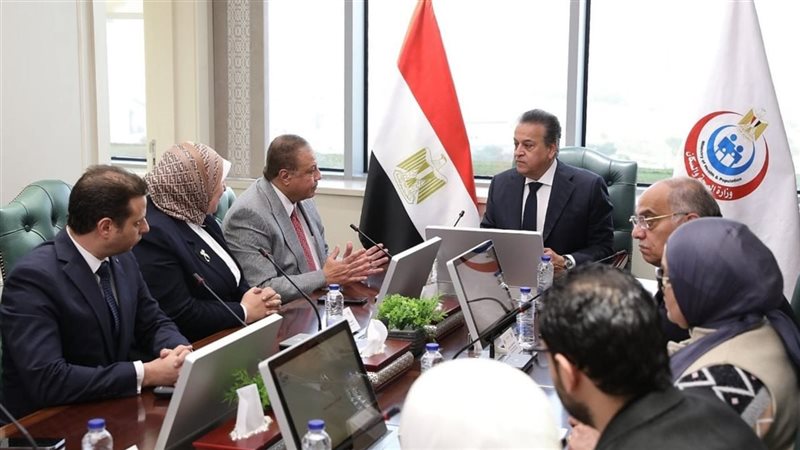اجتماع وزير الصحة