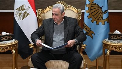 محافظ الغربية يواصل اجتماعاته لمتابعة إجراءات ضبط وتنظيم حركة التوك توك 