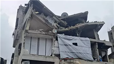 إصابة فلسطينيين جراء انهيار مبنى متضرر من قصف الاحتلال غرب غزة