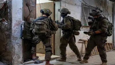 الاحتلال يصيب شابًا فلسطينيًا ويعتقل آخر وينفذ اقتحامات بالضفة الغربية