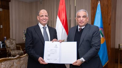 رئيس جامعة طنطا يناقش مع عميد كلية الآداب تعزيز الابتكار