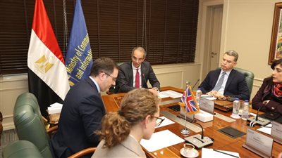 وزير الاتصالات يبحث مع سفير بريطانيا سبل تعزيز الاستثمارات بين البلدين
