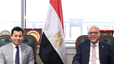 وزير العمل يهنئ وزير الشباب بفوزه برئاسة مكتب وزراء الشباب العرب