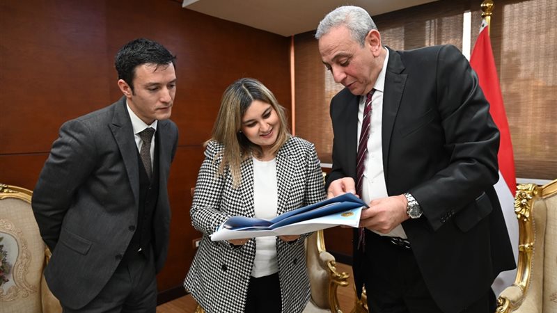 محافظ الغربية خلال