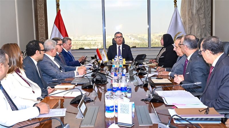 اجتماع وزير التموين