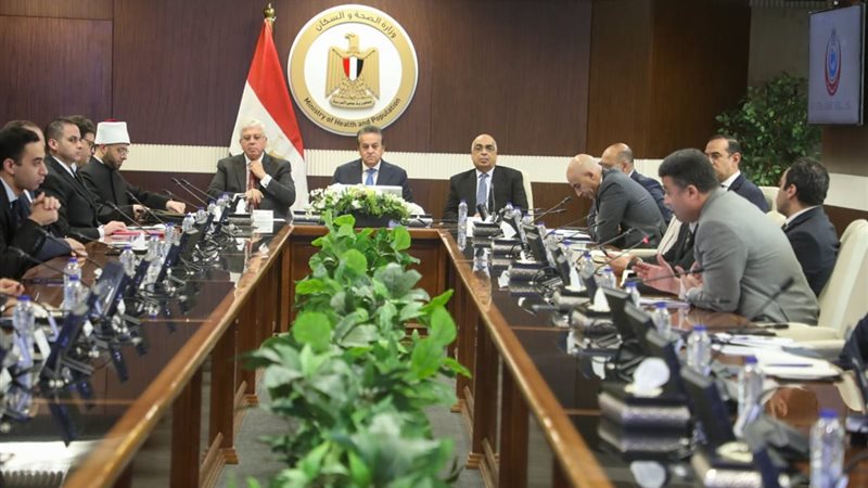 اجتماع وزير الصحة