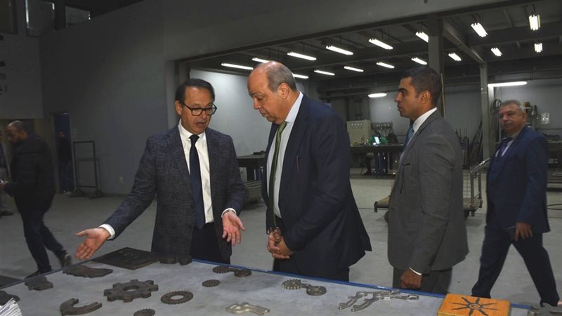 وزير الطيران يتفقد