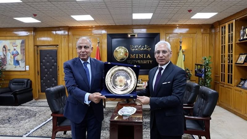 محافظ المنيا يتسلّم