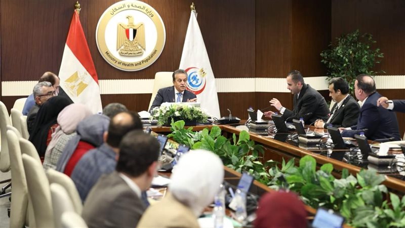 اجتماع وزير الصحة