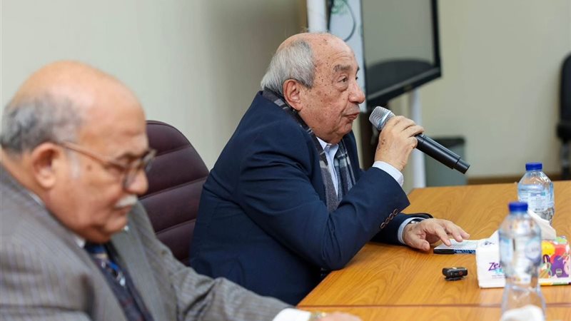 خلال لقاءه بمهندسي