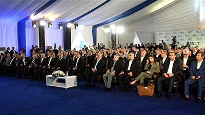 انطلاق التشغيل التجاري لمحطة البحر الأحمر لتداول الحاويات 