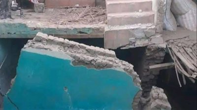 إصابة 3 أشخاص في انهيار منزل مكون من طابقين بقرية البلايزة بأسيوط