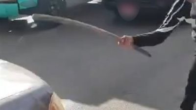 كشف ملابسات تداول فيديو قيام شخص بالتعدي على آخر بعصا خشبية في سوهاج 