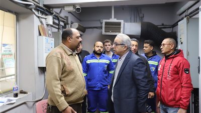 رئيس شركة الصرف الصحي بالإسكندرية يتفقد محطتي رفع 3 و6 لمتابعة سير العمل