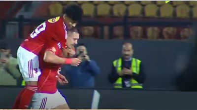 الأهلي ينهي الشوط الأول متقدمًا على طلائع الجيش بهدف 