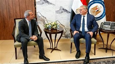 وزير البترول يبحث مع 