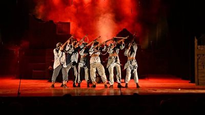 رحلة إنسانية تكشف عبثية الحرب..عرض 