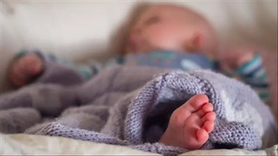 تركته للموت فأنقذه البكاء.. رضيع ينجو من جريمة عائلية في بني سويف