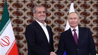بوتين وبيزشكيان يؤكدان التزامهما بتعزيز الشراكة الاستراتيجية الروسية الإيرانية