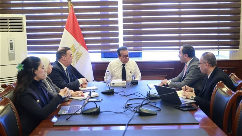 اجتماع وزير الصحة