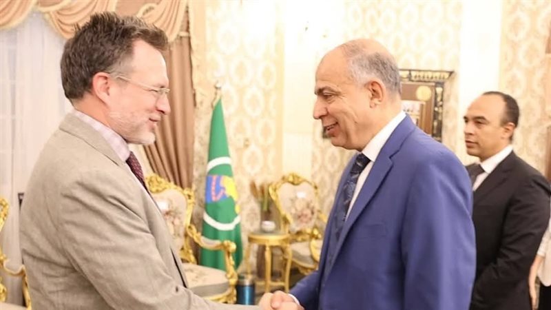 محافظ المنيا خلال