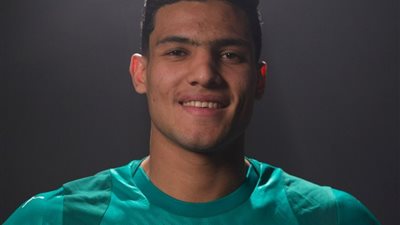 من القلعة الحمراء للنسور الخضر.. المصري يقدّم العش لاعبه الجديد