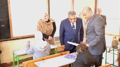 محافظ الدقهلية يتفقد لجان امتحانات الشهادة الإعدادية 