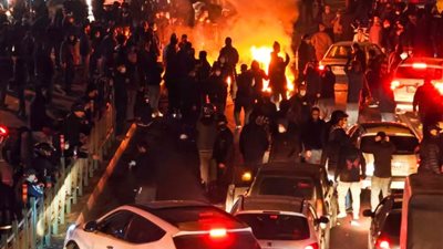 رجل دين إيراني متشدد يطالب بعقوبة الإعدام للمتظاهرين المعتقلين