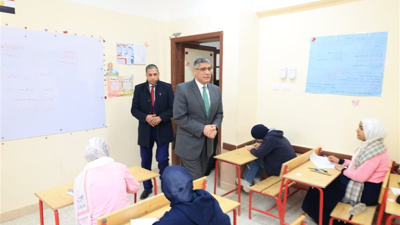 محافظ الجيزة أثناء