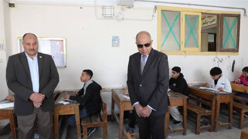 محافظ المنيا خلال