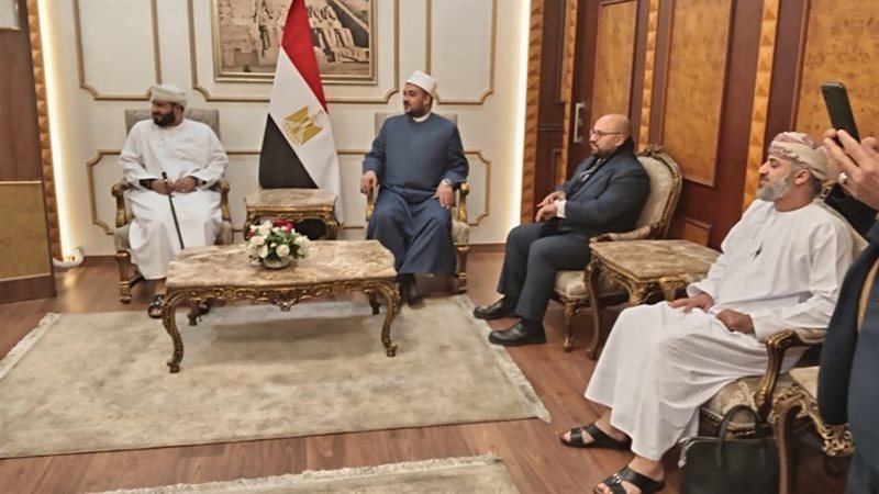 وزير الأوقاف العماني