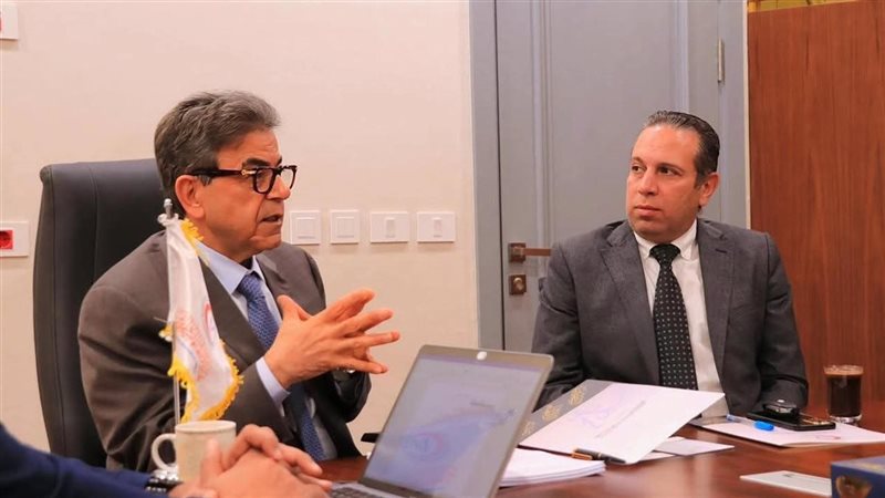 نقيب البيطريين مع