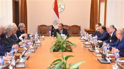 وزير الخارجية يستقبل وفدًا من رجال الأعمال الكنديين