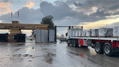  الهلال الأحمر يُسير قافلة «زاد العزة» إلى غزة 