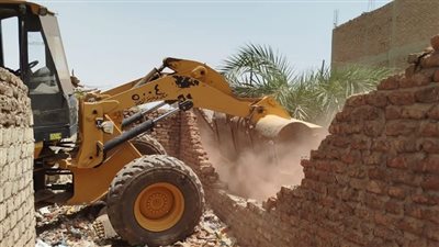 حملات مكثفة لإزالة التعديات واسترداد أراضي أملاك الدولة في مركز أبوتشت بقنا