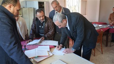 محافظ الغربية يراجع مستوى الخدمات في قرية الدلجمون