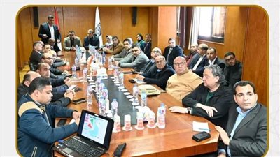 وزير الإسكان ومحافظ دمياط يعقدان اجتماعًا بمقر المنطقة الحرة