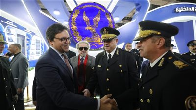 وزير الثقافة يتفقد معرض القاهرة الدولي للكتاب في دورته الـ57