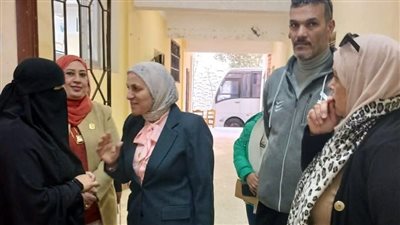 زيارة مفاجئة لمدير تعليم القاهرة لمتابعة تصحيح الشهادة الإعدادية