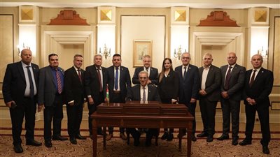 اللجنة الوطنية لإدارة غزة تبدأ أعمالها برئاسة المفوض العام الدكتور علي شعث