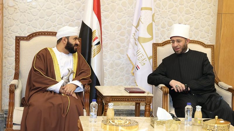 وزير الأوقاف يستقبل