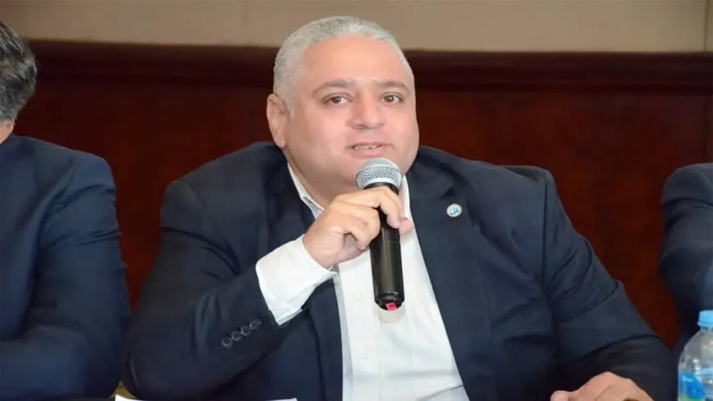  الدكتور محمد عصمت،