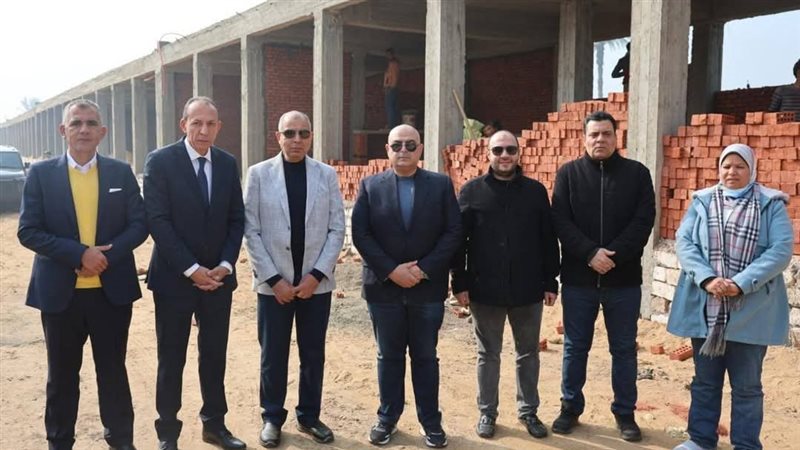 محافظ المنيا خلال